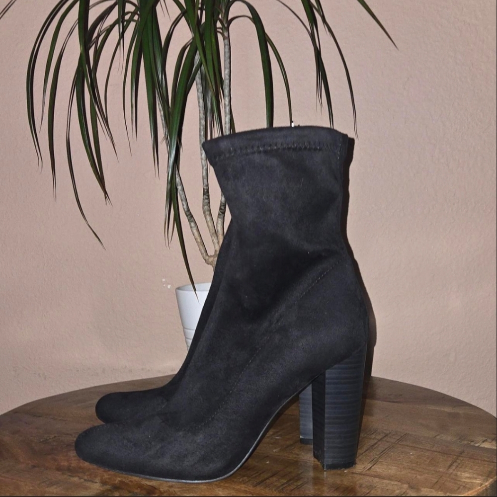 🍸Suede black tight fitting pointed boots🐈‍⬛ (bonnibel)